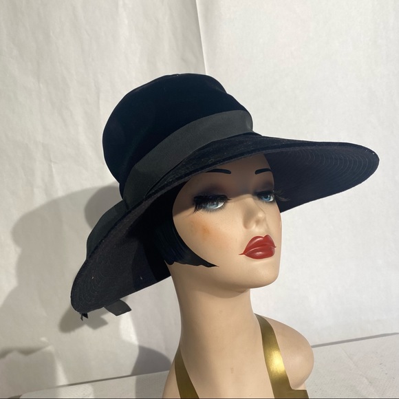 VINTAGE BLACK VELVET HAT - Picture 7 of 14